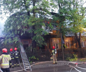 Białystok. Tragiczny pożar domu przy ul. Grunwaldzkiej. Nie żyją dwie osoby
