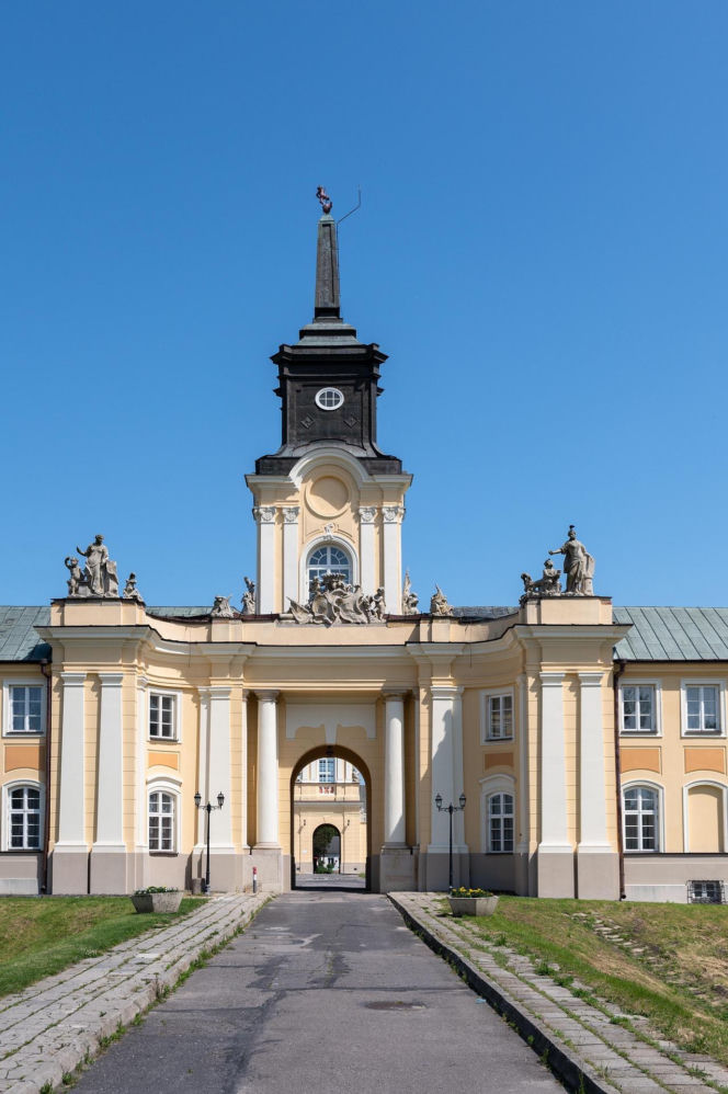 Ranczo. Ekipa filmowa pojawiła się w Pałacu Potockich. Nowe zdjęcia z planu zdradzają fabułę