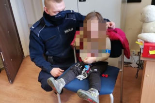 Góra: ZAGINIĘCIE 3-latki. Przestraszone dziecko znaleźli na ulicy