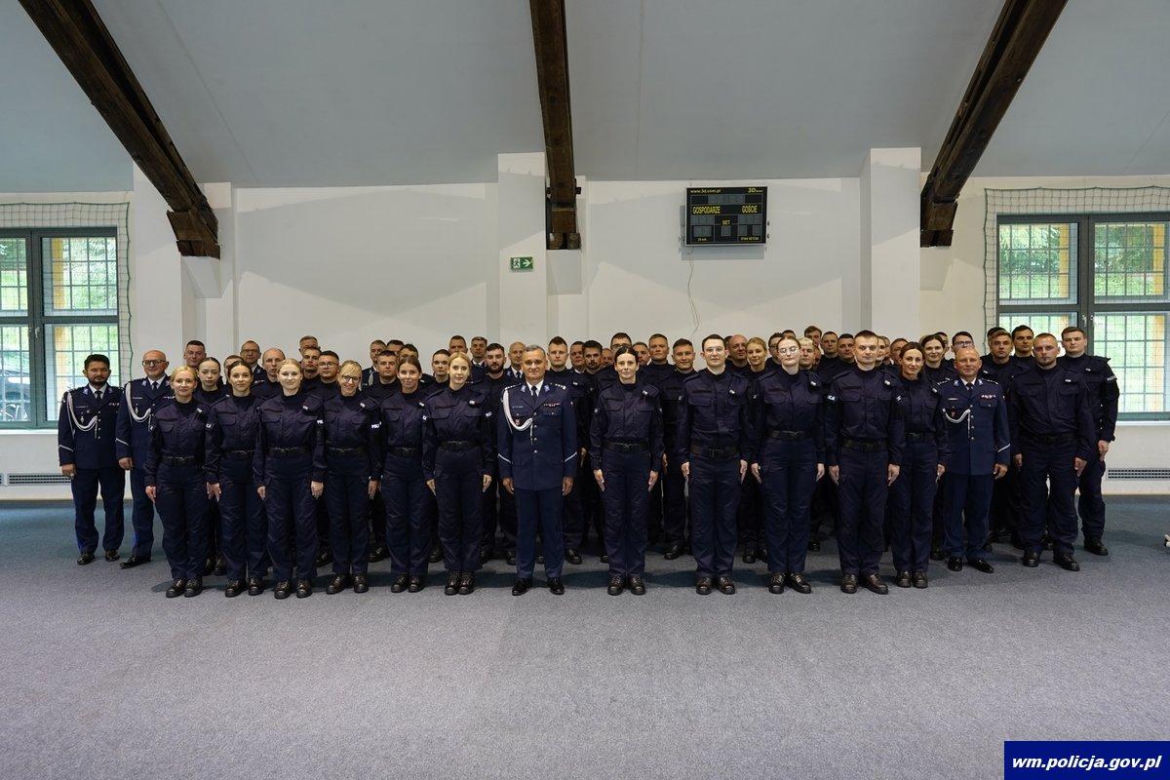 Ślubowanie nowych policjantów w Olsztynie. W szeregi wstąpiło 47 funkcjonariuszy [ZDJĘCIA]