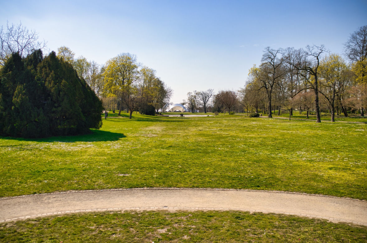 Działka o pow. 900m2 zab. domem jednorodzinnym