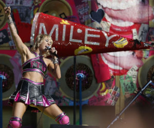 Miley Cyrus na Super Bowl 2021