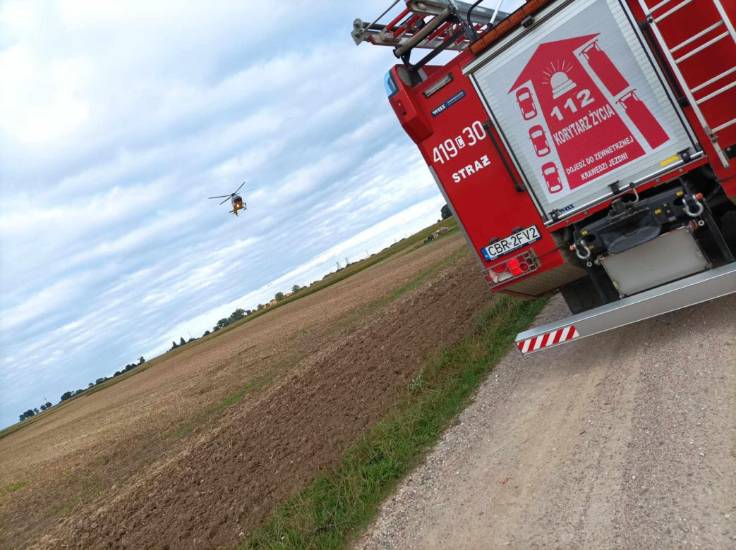 Poważny wypadek z udziałem radiowozu w Jabłonowie Pomorskim. Zdjęcia z akcji