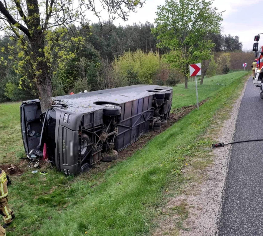 Wypadek autobusu pod Siedlcami. Droga zablokowana, są ranni