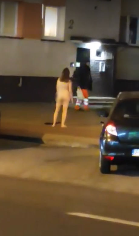 Naga kobieta na ulicach Świnoujścia
