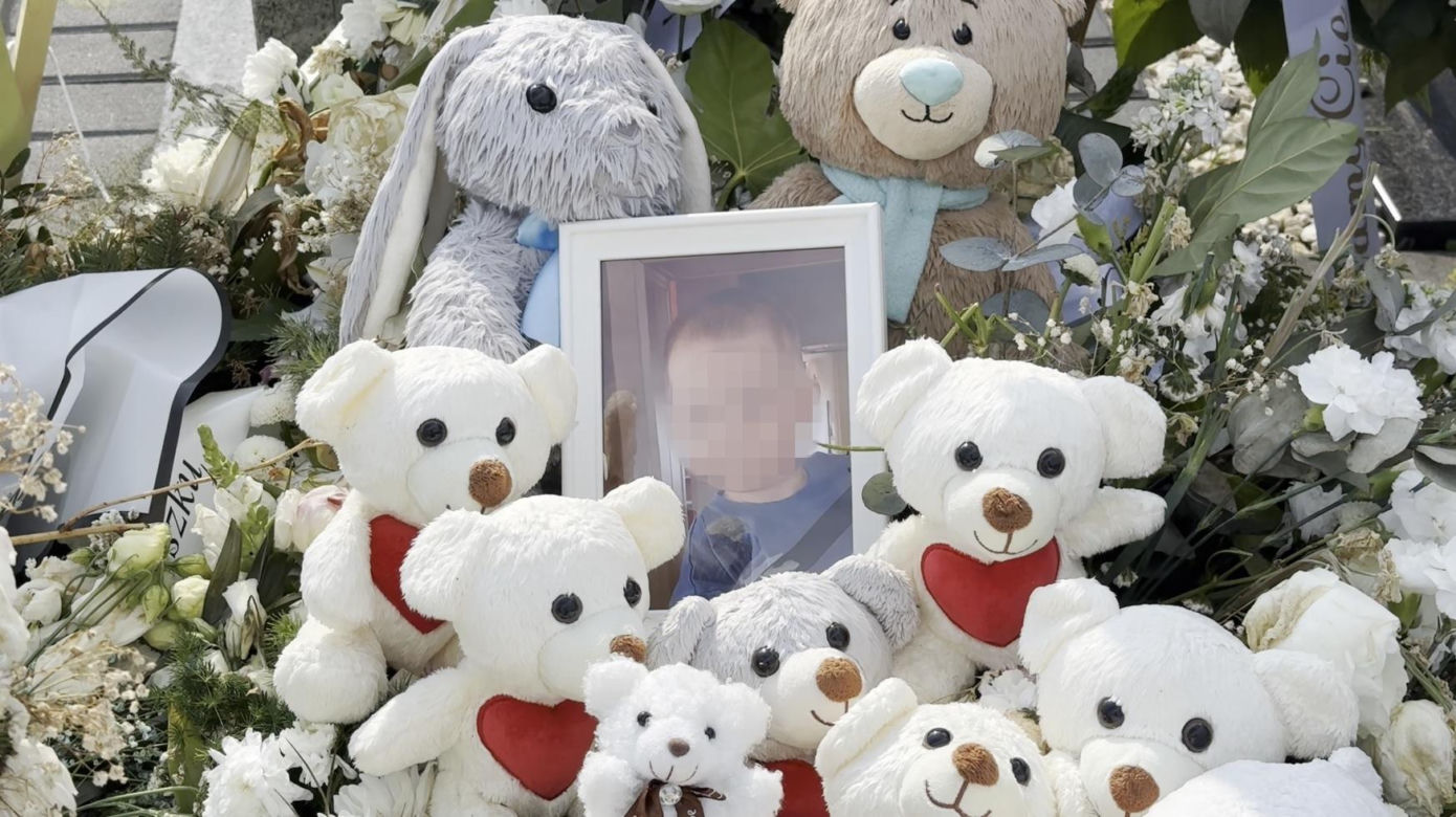 Grób Miłoszka, który zginął w klubie dziecięcym w Ząbkach