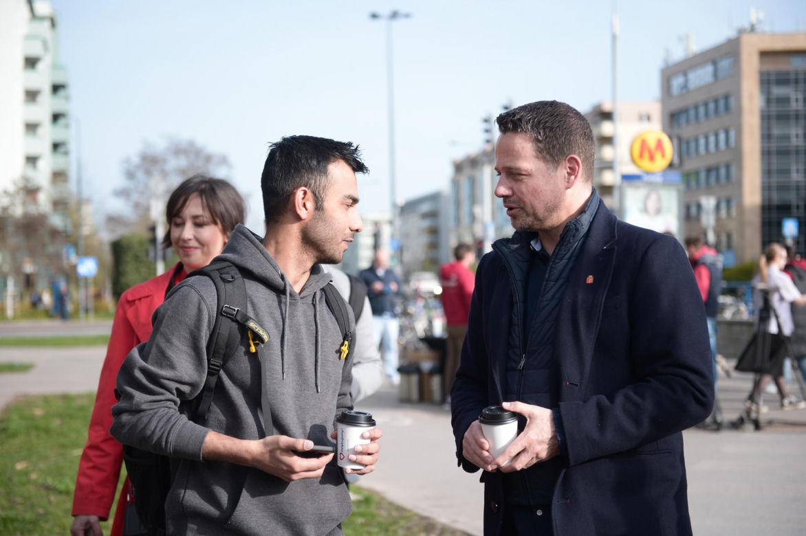 Kawa przy metrze z Rafałem Trzaskowskim! Tak dziękował mieszkańcom za oddane głosy