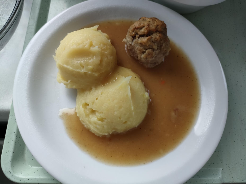 Posiłki w polskich szpitalach. Tak karmią kobiety na porodówce w Łodzi