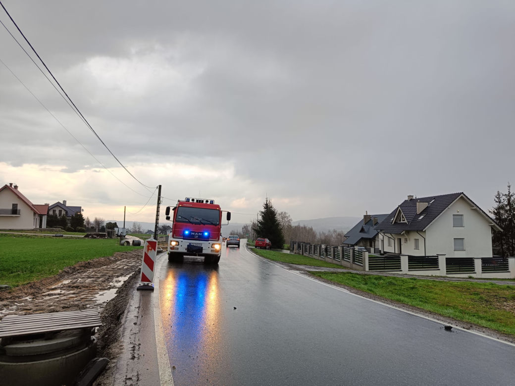 Szczepanowice. Strażacy interweniowali po uderzeniu pioruna