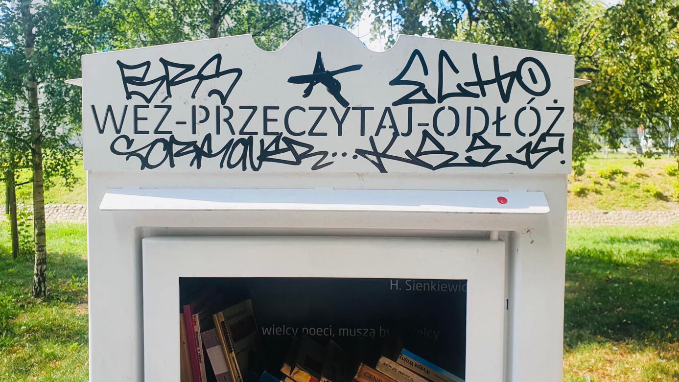 Wandale upatrzyli sobie "Plenerowe biblioteczki"