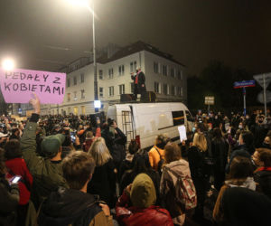 Nocne protesty pod domem Jarosława Kaczyńskiego