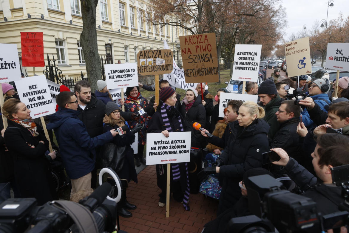 Protest osób z niepełnosprawnościami pod Kancelarią Premiera