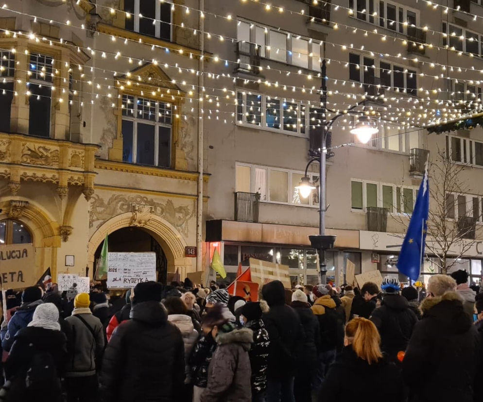 W Łodzi drugi dzień protestów przeciwko zaostrzeniu prawa aborcyjnego!