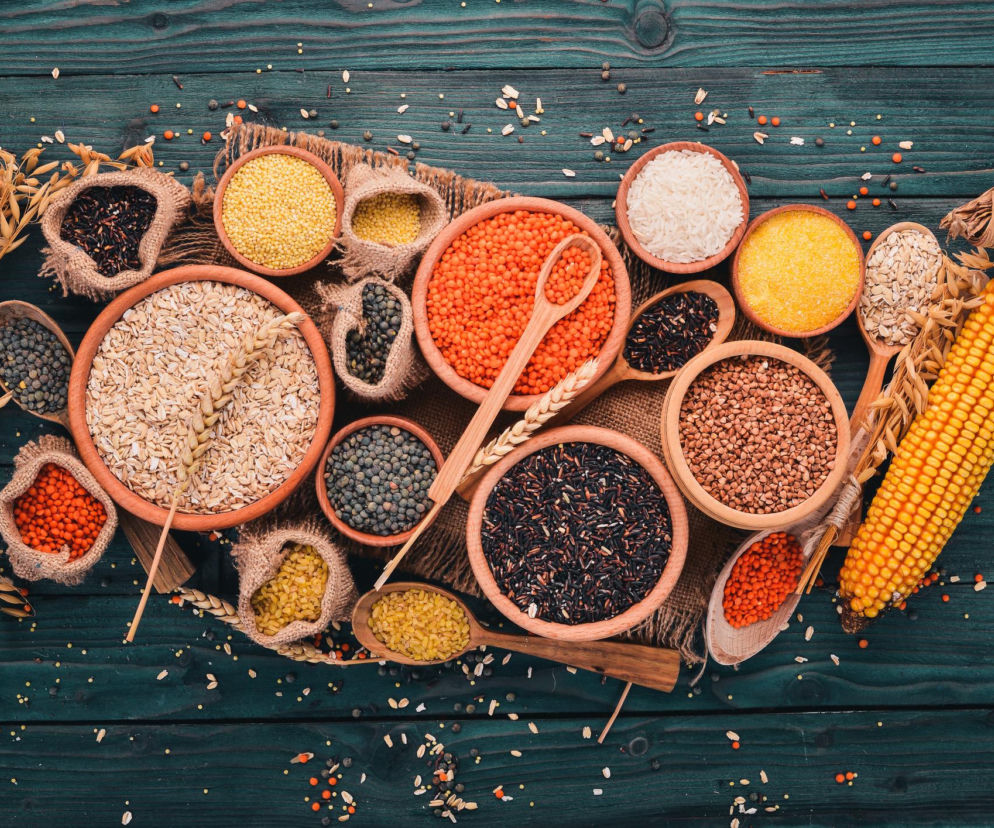 Masz wysoki cholesterol, cukier i problemy z jelitami? Te konkretne zboża warto jeść częściej