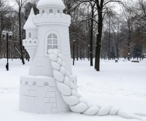 Śniegowe rzeźby w Warszawie. Czy Roszpunka to dopiero początek?