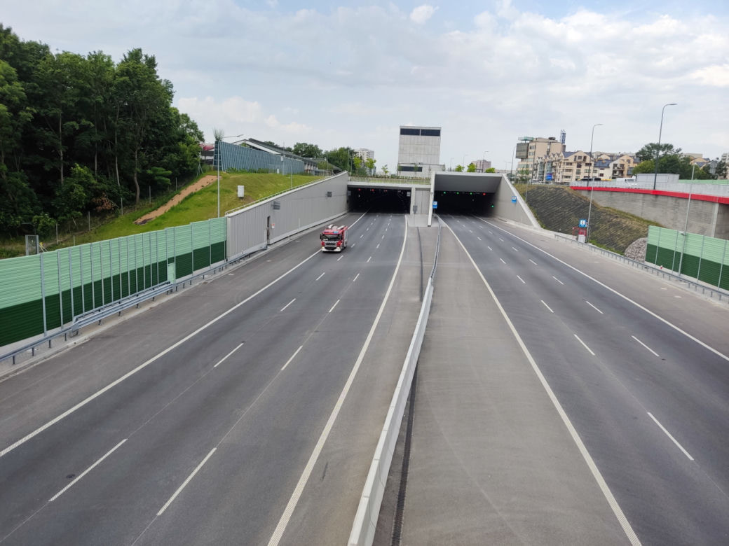 Strażacy zamknęli tunel Południowej Obwodnicy Warszawy. "Trwa sprawdzanie obiektu"