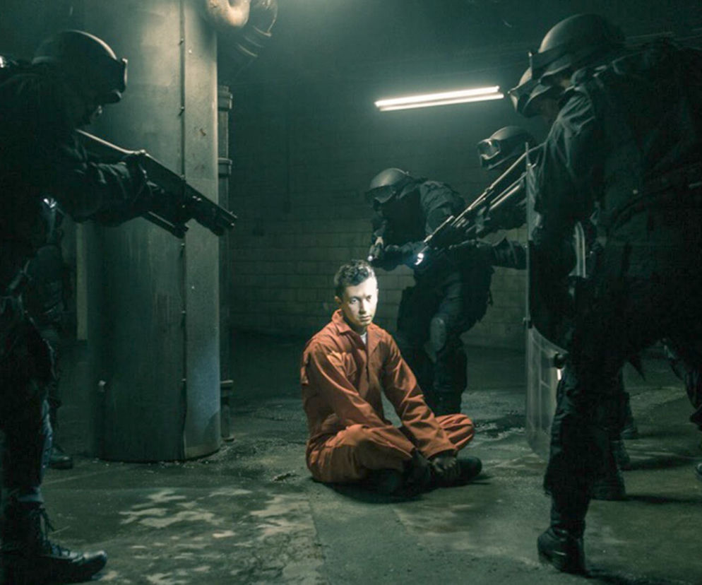screen z teledysku twenty one pilots: Heathens (from Suicide Squad: The Album)