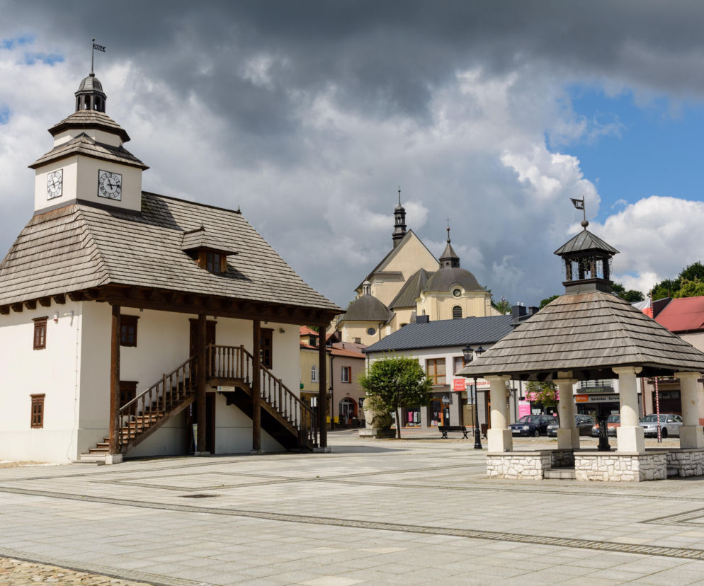 To jedno z najpiękniejszych śląskich miasteczek. Kiedyś było wsią, a przez wieki leżało w Małopolsce