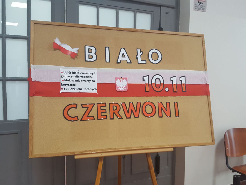 "Szkoła do hymnu" w Szkole Podstawowej nr 3 w Lesznie