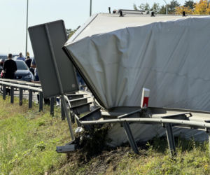 Ciężarówka przewróciła się na S8