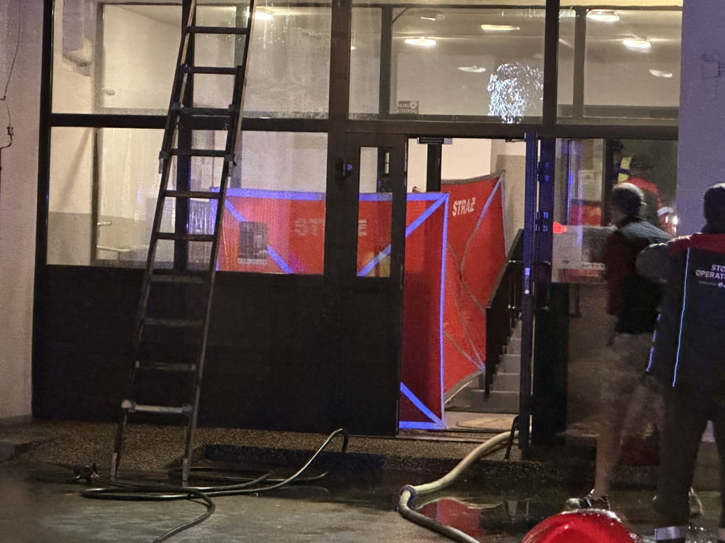 Spalone zwłoki mężczyzny na balkonie. Tragiczny pożar na Bródnie