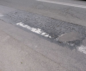 Drogowcy zabierają się za zdewastowaną ulicę
