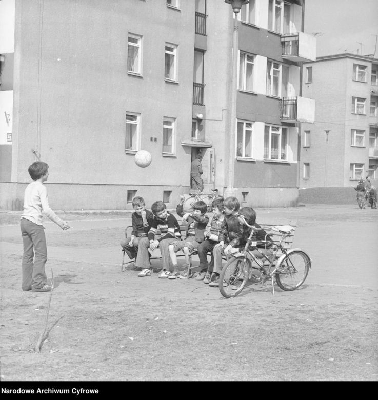 QUIZ PRL. Gry i zabawy dziecięce w Polsce ludowej