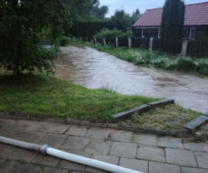 Nawałnica w Krynkach. Ulice jak rzeki, a boisko jak jezioro [ZDJĘCIA]