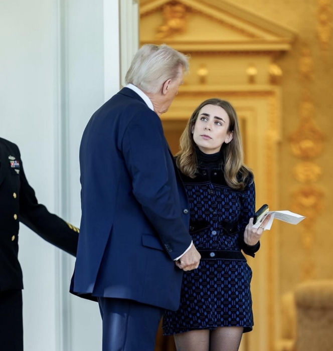 Trump obsypuje młode asystentki pieniędzmi! "Na Święta"