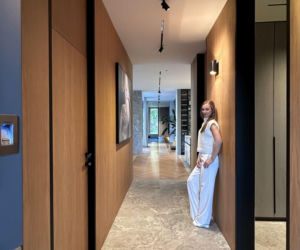 Forrest House to współczesna willa miejska autorstwa JABRAARCHITECTS, zaprojektowana na styku architektury i krajobrazu