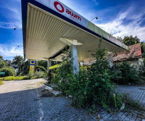 4,56 zł za litr?! Ta stacja benzynowa jest jak kapsuła czasu. O takich cenach paliw można tylko pomarzyć!