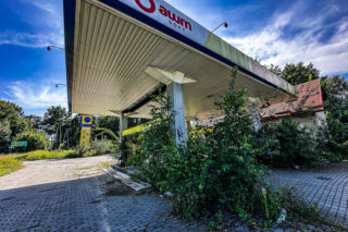 4,56 zł za litr?! Ta stacja benzynowa jest jak kapsuła czasu. O takich cenach paliw można tylko pomarzyć!