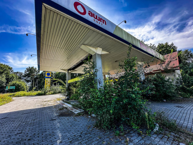 4,56 zł za litr?! Ta stacja benzynowa jest jak kapsuła czasu. O takich cenach paliw można tylko pomarzyć!