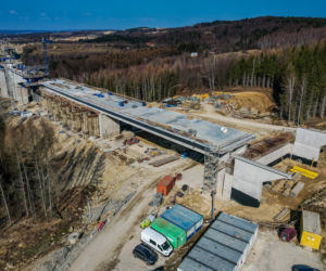 Najwyższa estakada w Polsce powstaje na S19 Babica Jawornik. Na plac budowy prowadzą serpentyny