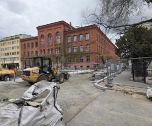 Nowe oblicze placu Wolności. Kwiaciarnie już zamontowane, koniec prac coraz bliżej