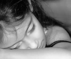 Koszmar w Krakowie. Mężczyzna wszedł nocą do mieszkania i zaczął dusić śpiącą 13-latkę!