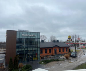 Nietypowy McDonald's przy ul. Radzymińskiej w Warszawie