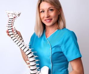 Kręgosłup dziecka a smartfon. Eksperci z Tarnowa ostrzegają