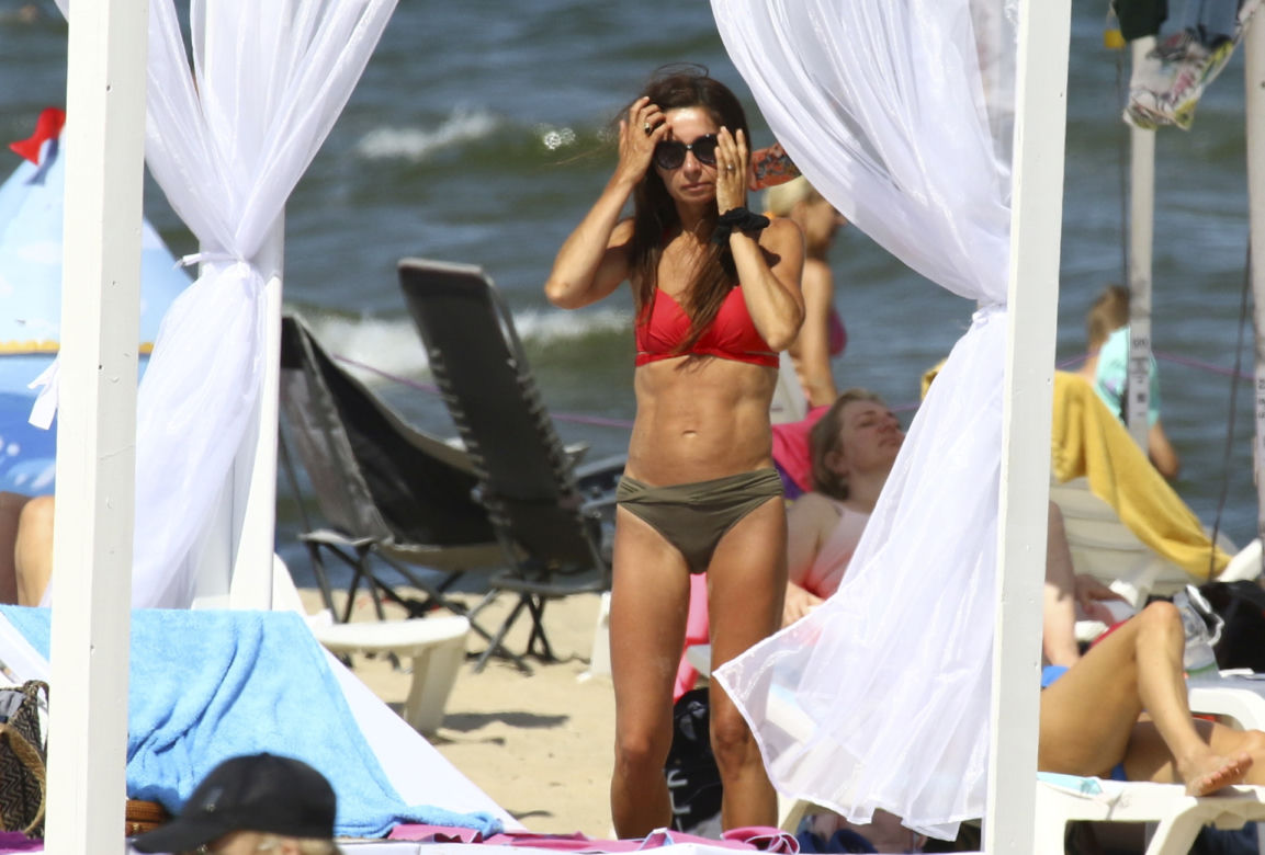 Marta Kaczyńska z rodziną na plaży 