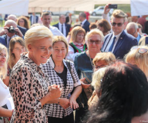 Agata Duda opalona