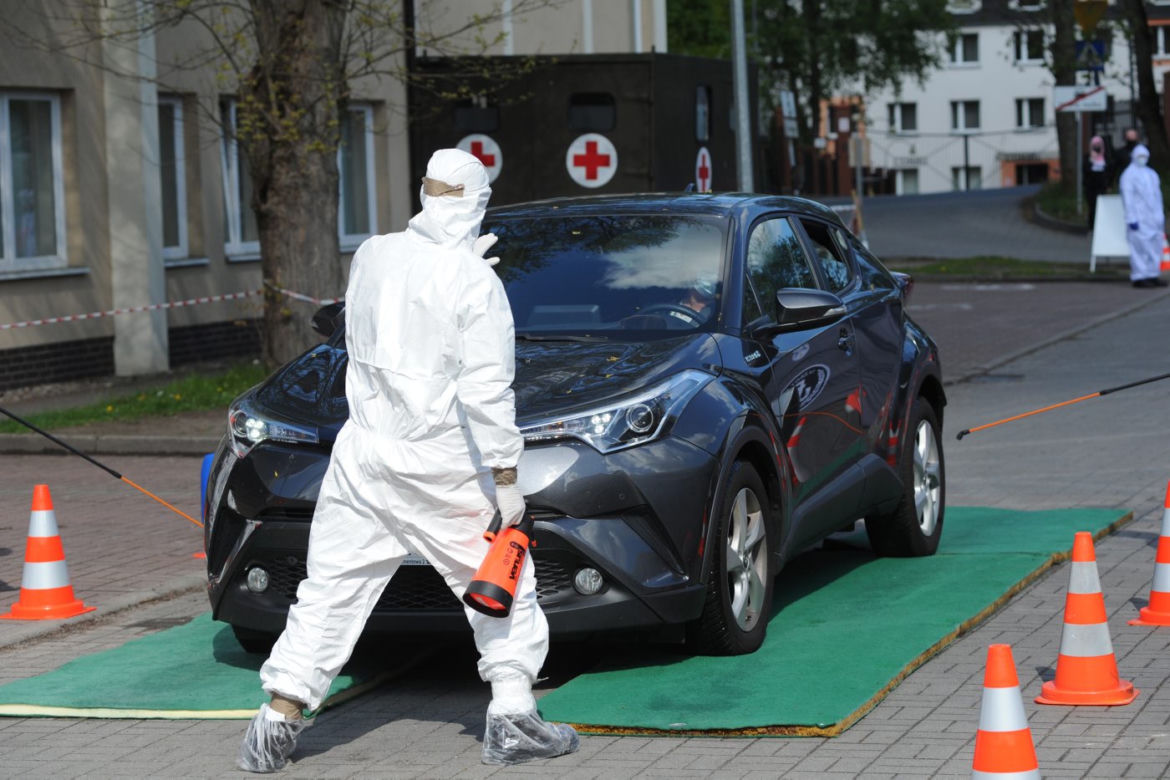 Żołnierze WOT pobierają wymazy na obecność koronawirusa