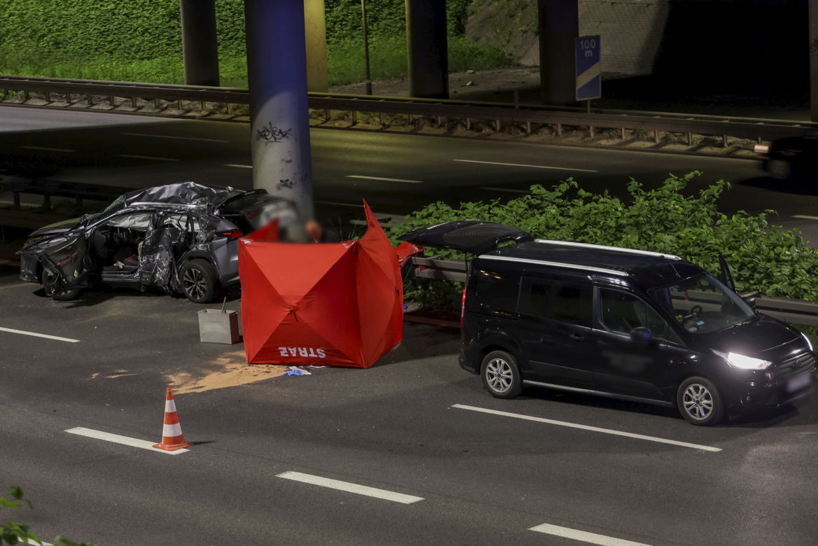 Katowice. Śmiertelny wypadek na autostradzie A4. Potworna kraksa z ciężarówką