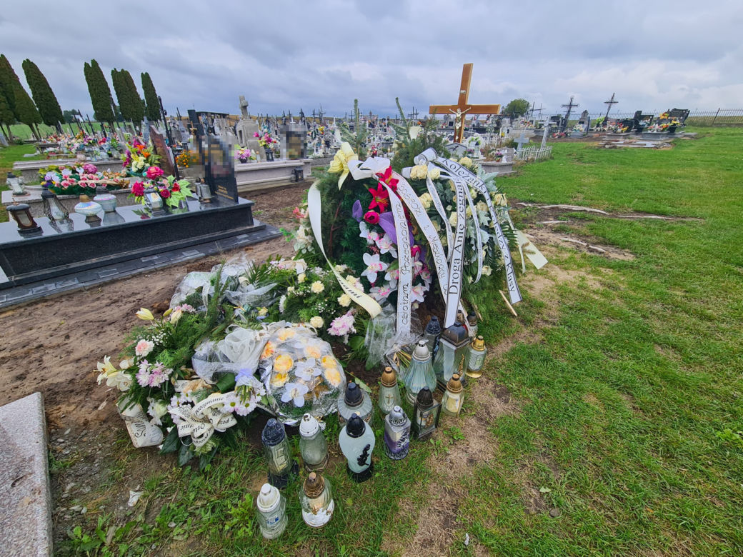 Anna została zabita w Przemyślu. Kwiaty zdobią jej grób [GALERIA]