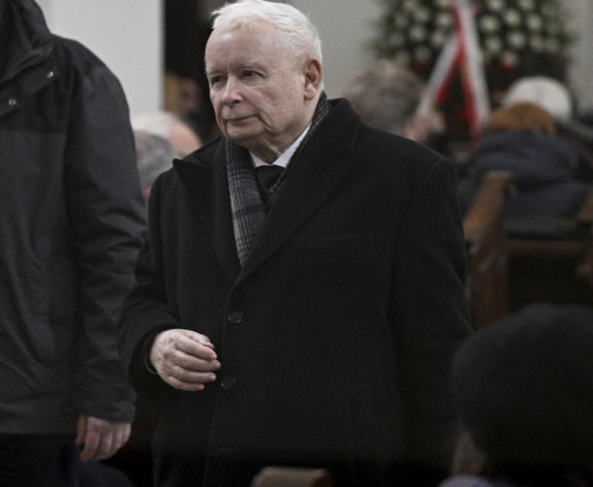 Jarosław Kaczyński na pogrzebie pierwszego naczelnego "Gazety Polskiej"