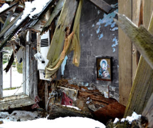 Mieszkaniec Mielca fotografuje opuszczone domy