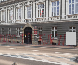 Budynek urzędu miasta w Tarnowie oszpecony!