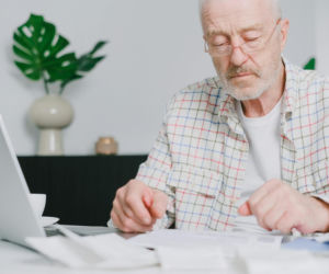 Finansowe wsparcie dla seniorów – mądre zarządzanie budżetem