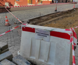 Klomby powstają na ulicy Wałowej w Tarnowie