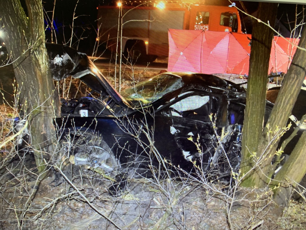 Wypadek BMW w Półsierakowie. Zginęły dwie osoby [GALERIA]