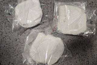 Policjanci z Leszna przejęli ponad 4,5 kilograma narkotyków! Zatrzymano trzech mężczyzn [ZDJĘCIA]